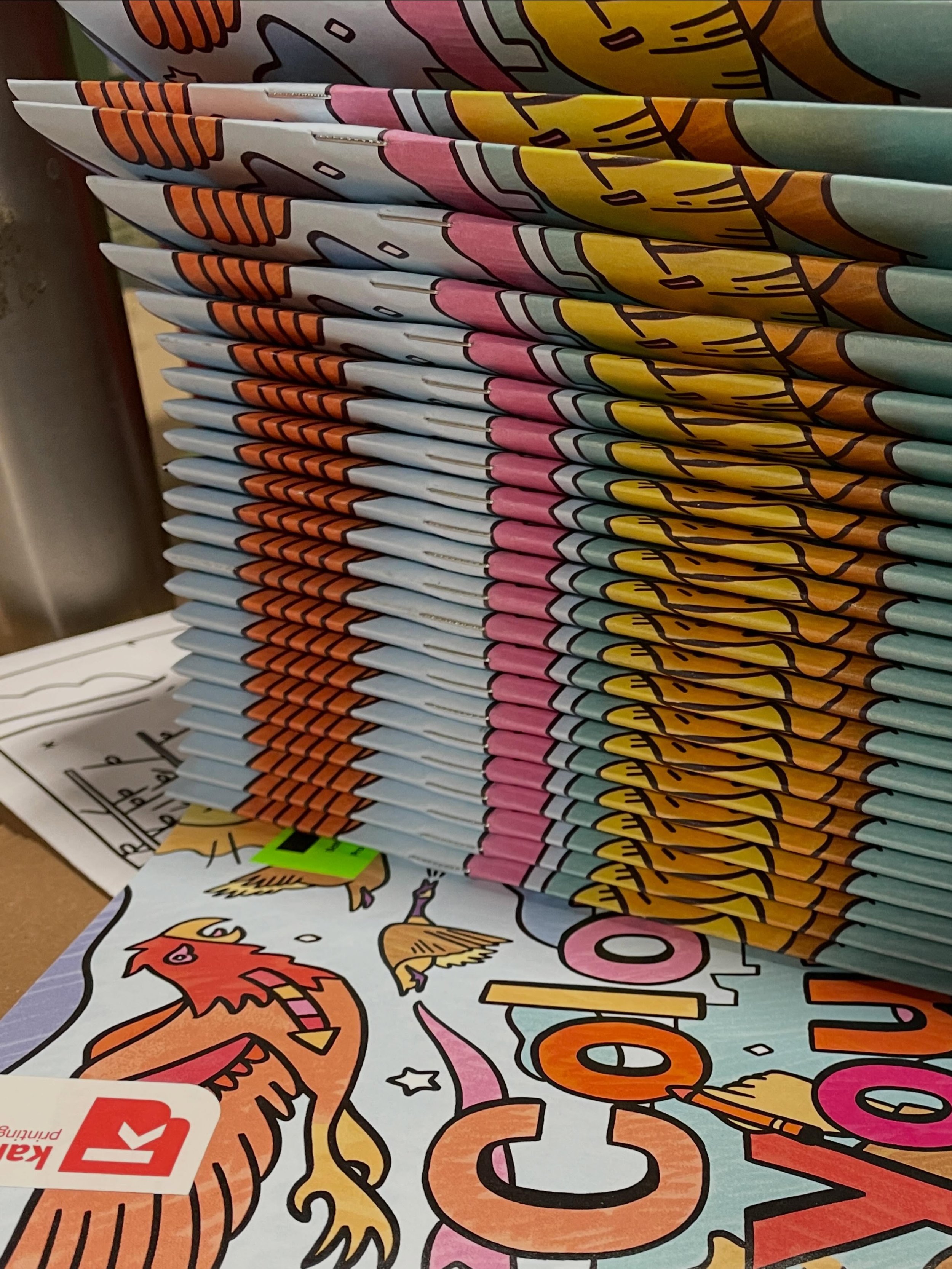 Nothing like a pop of colour to brighten your day! 🩷💛🧡💙

#kallenprint #colouringbooks