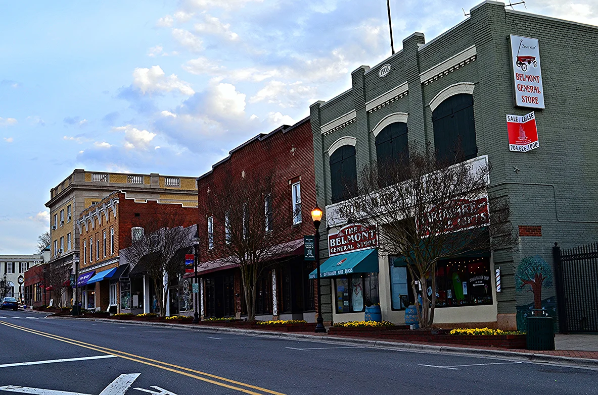 historic-downtown-belmont_25983475981_o.jpg