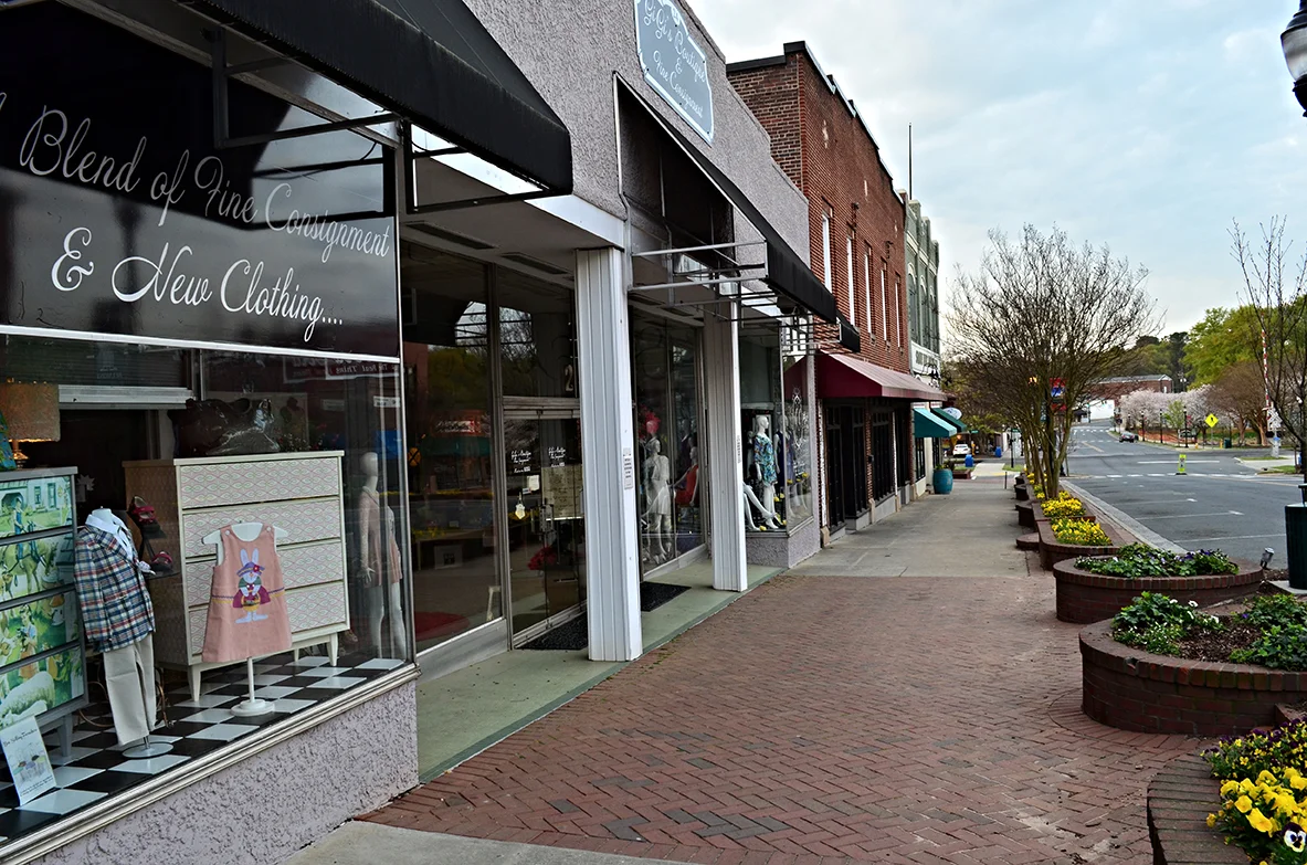 historic-downtown-belmont_25983485351_o.jpg