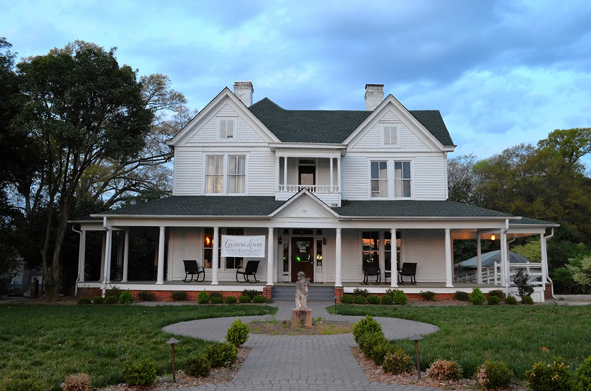 historic-gullick-house-on-main_26023981116_o.jpg