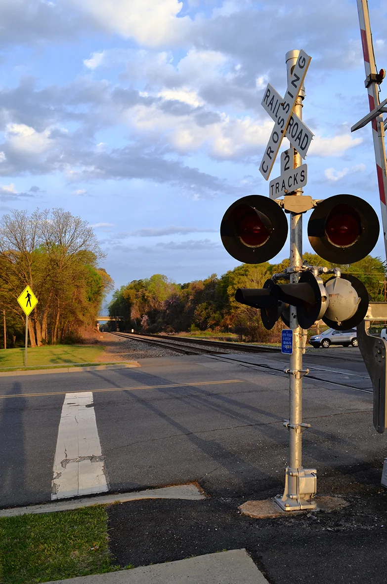 rr-crossing-downtown_25957300422_o.jpg