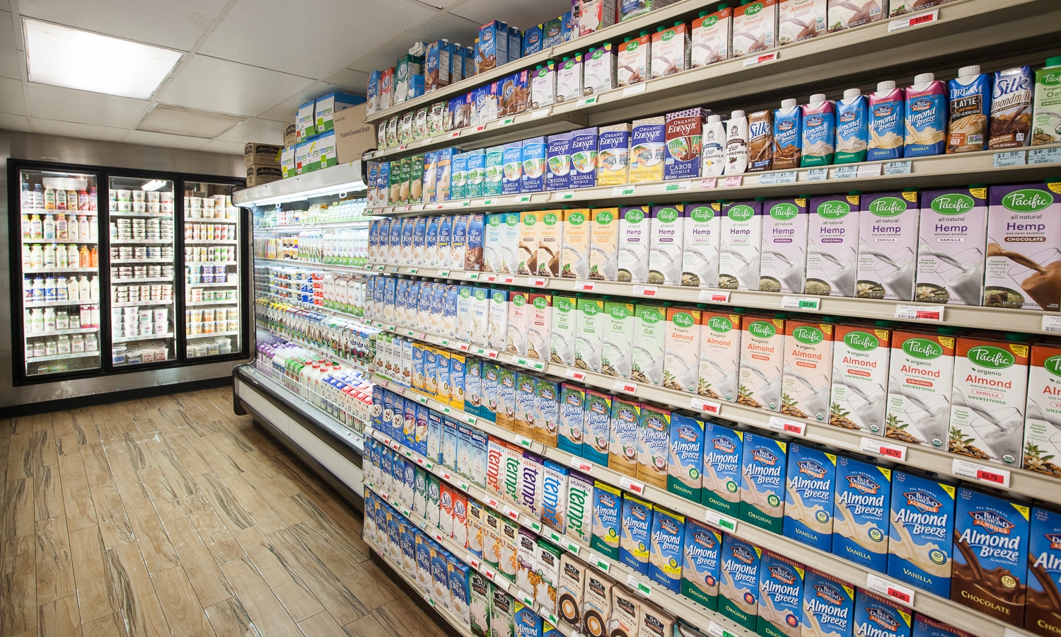 milk-yogurt-section-mana-foods-grocery-paia-maui.jpg
