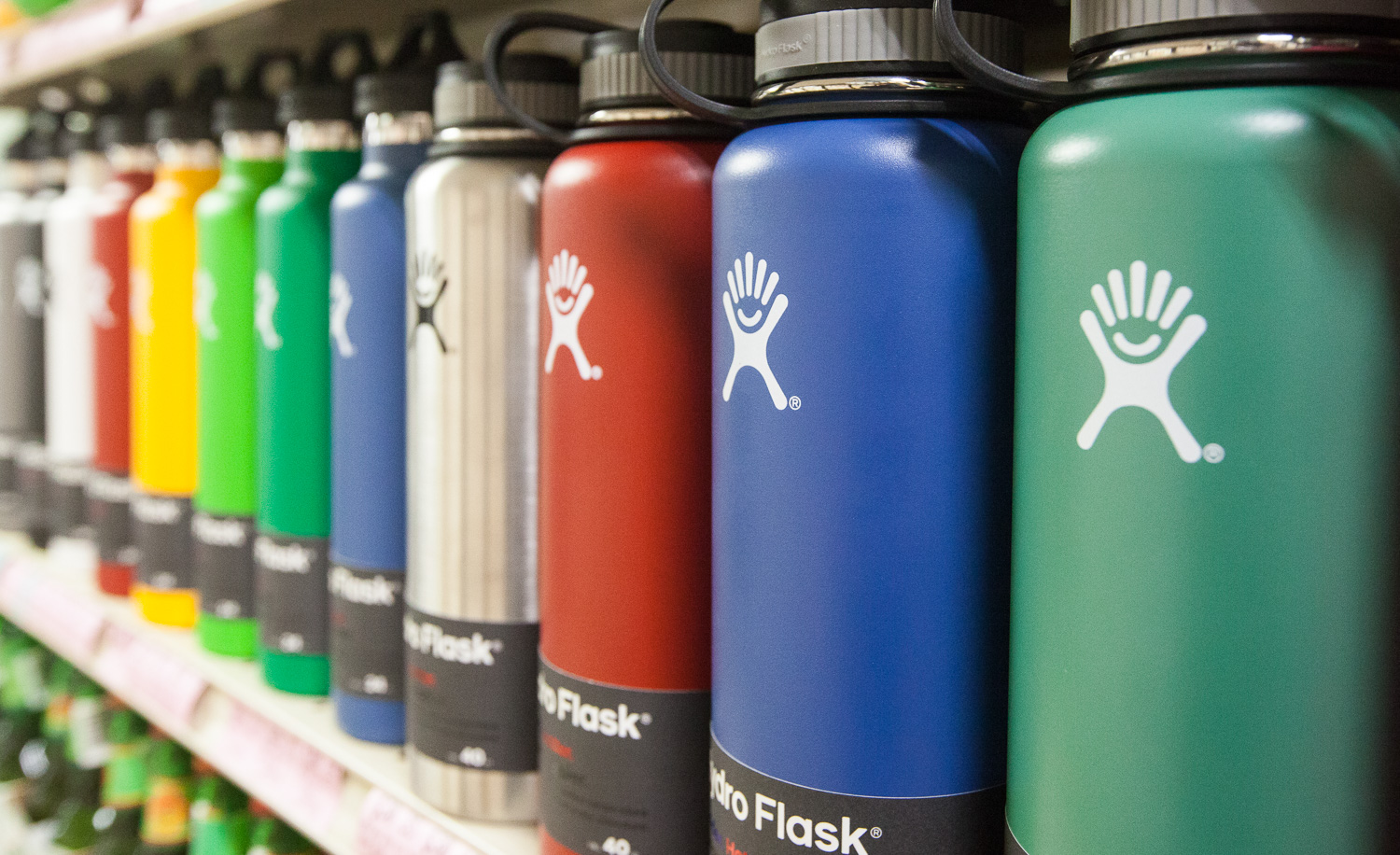 hydroflask-displays-mana-foods-maui.jpg