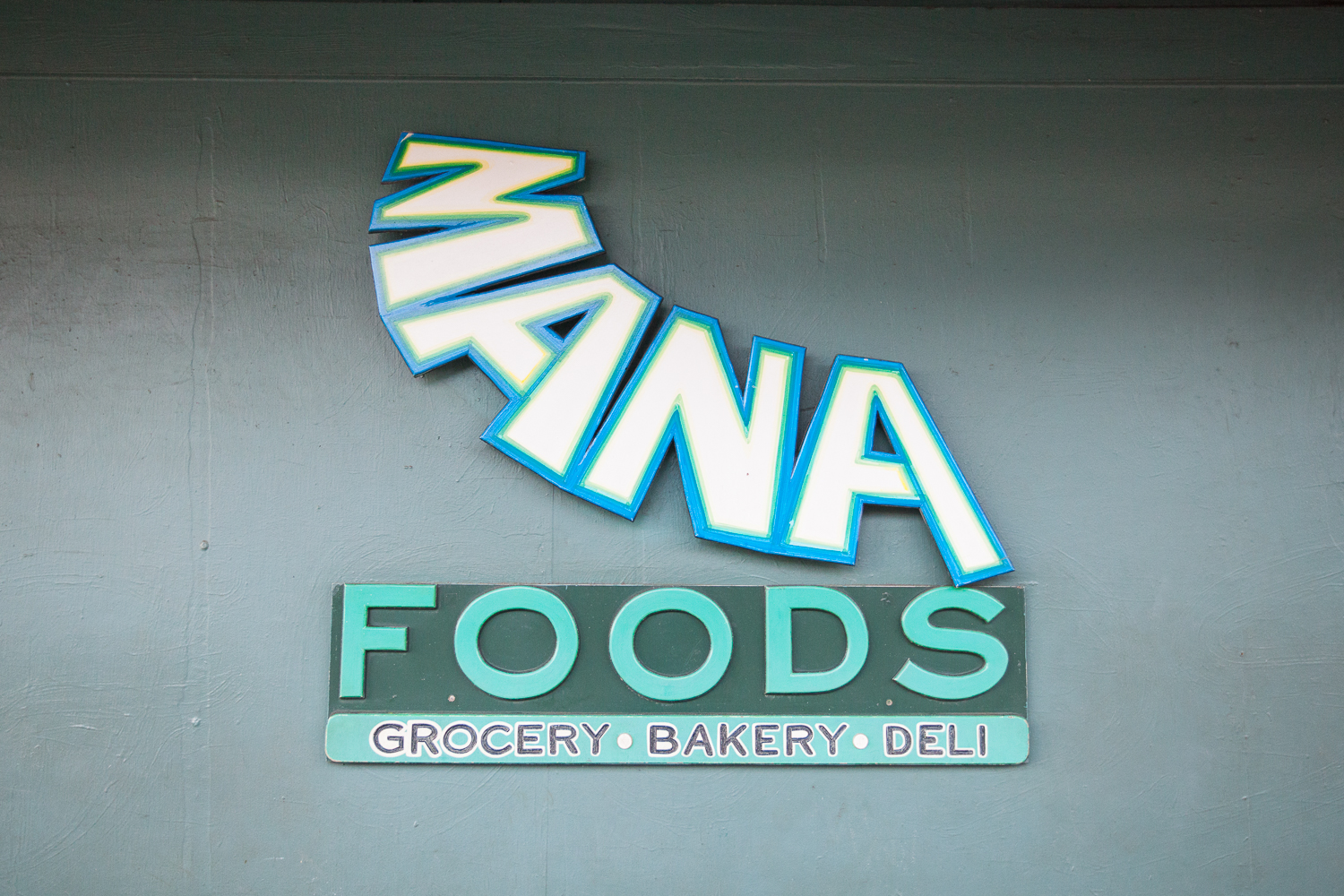 mana-foods-paia-maui-storefront-sign.jpg
