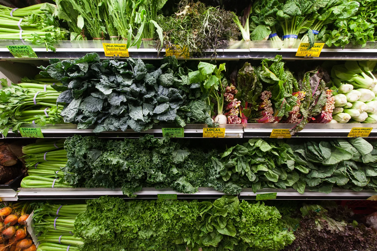 organic-fresh-produce-department-mana-foods-maui.jpg