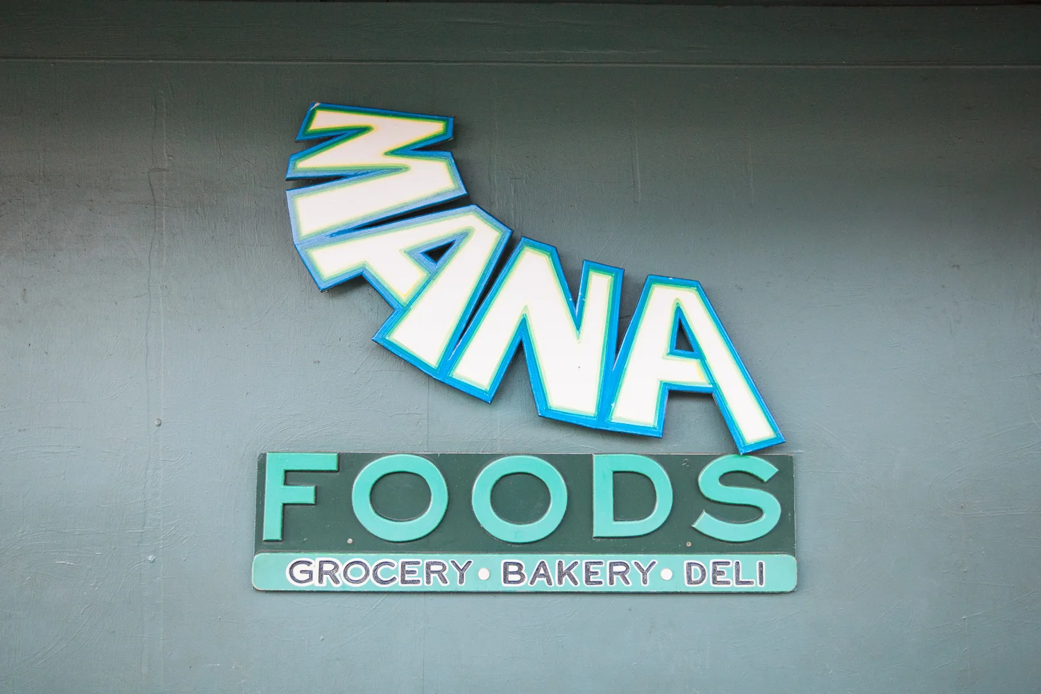 mana-foods-paia-maui-storefront.jpg