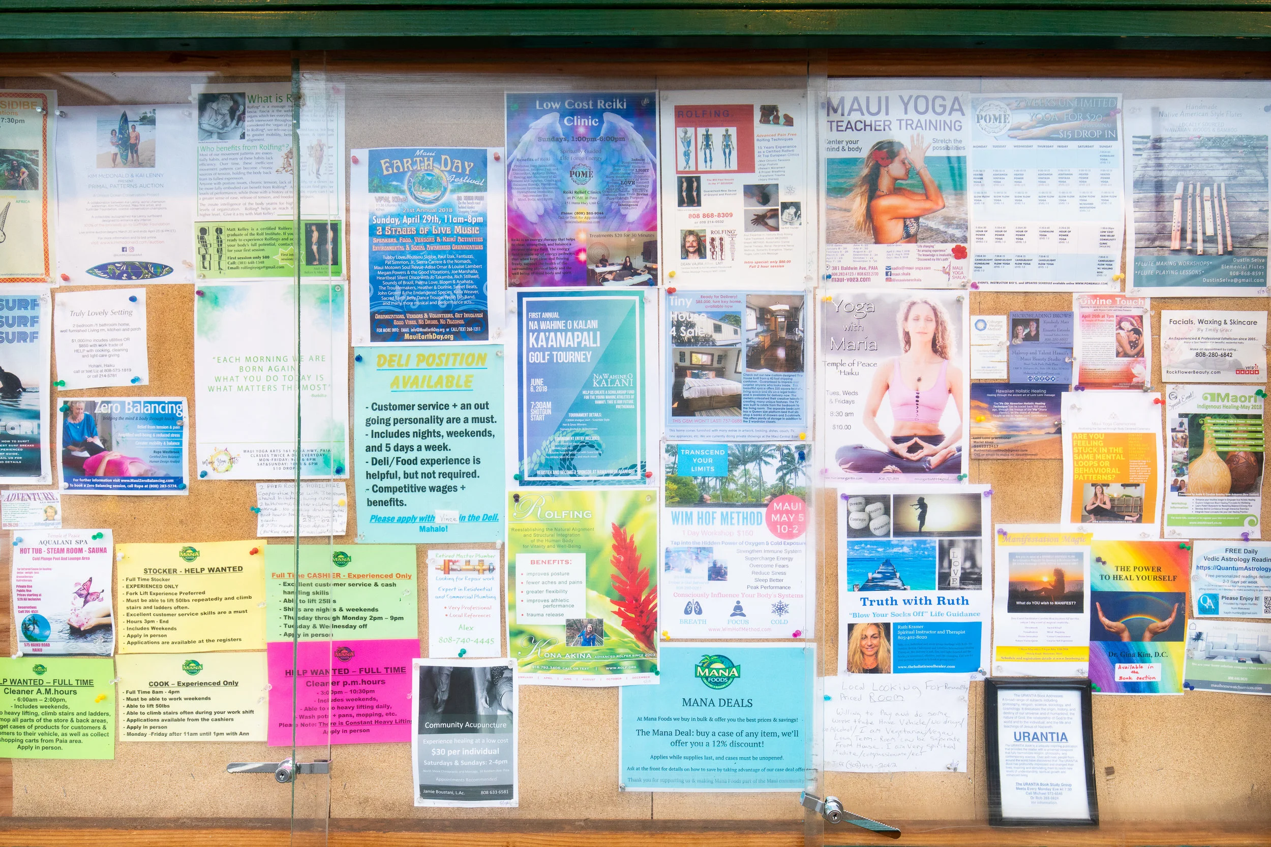 Community-Bulletin-Board-Maui-Paia.jpg