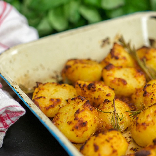 The best roast potatoes EVER! Recipe on the blog now. x