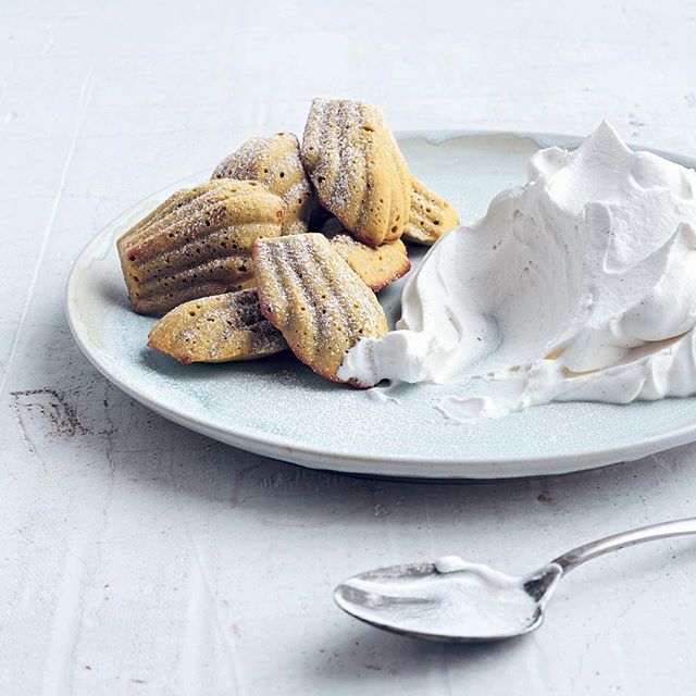 If only Proust had tasted these dreamy Green Tea Madeleines With Vanilla &amp; Black Pepper Cream from At Home With Umami...
.
.
.
Recipe by @laurasanttini 📷: @conpoulos #umami #greentea #matcha #teatime #feedfeed #eeeeeats #beautifulcuisines #f52gr