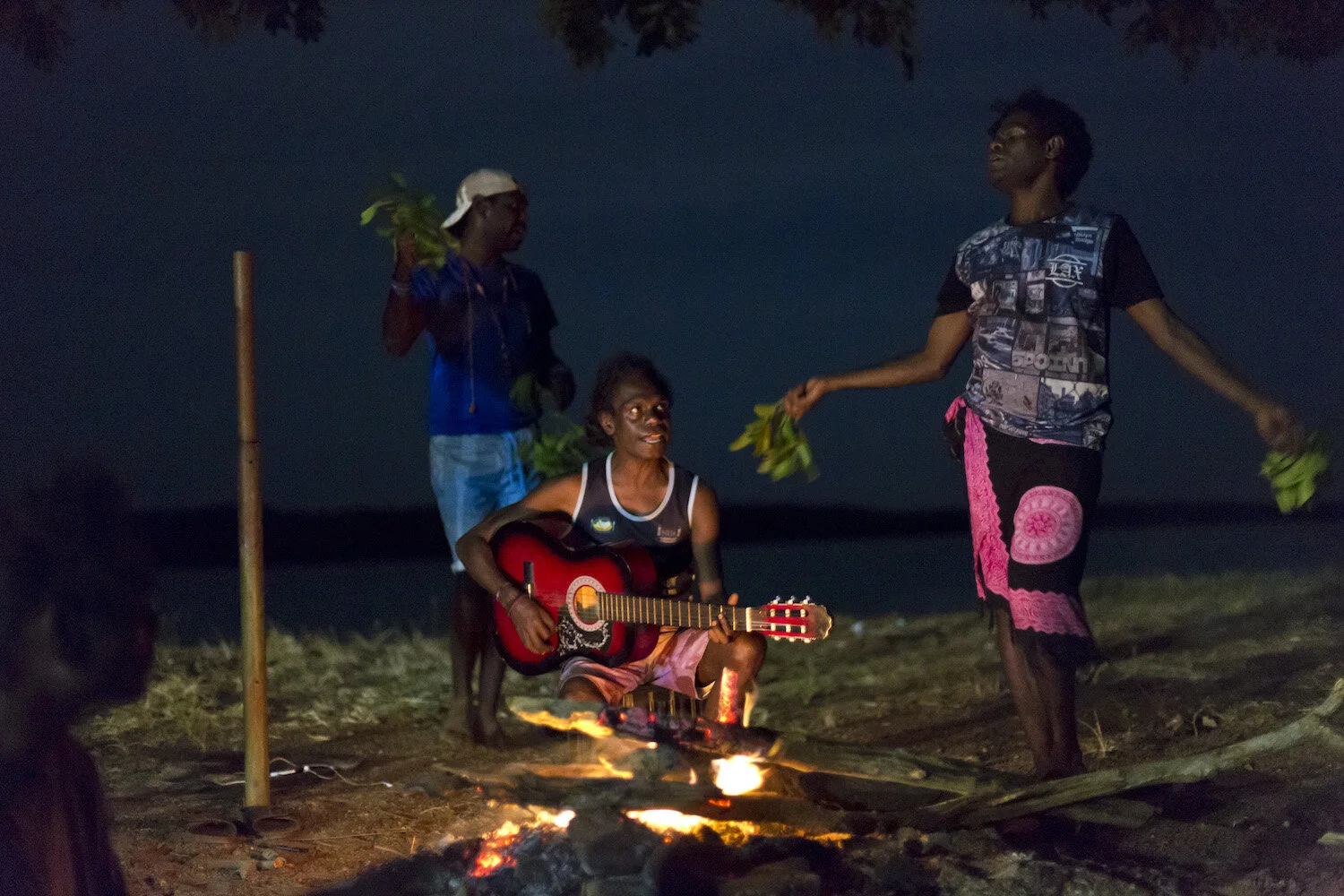 Tiwi fire place027.JPG