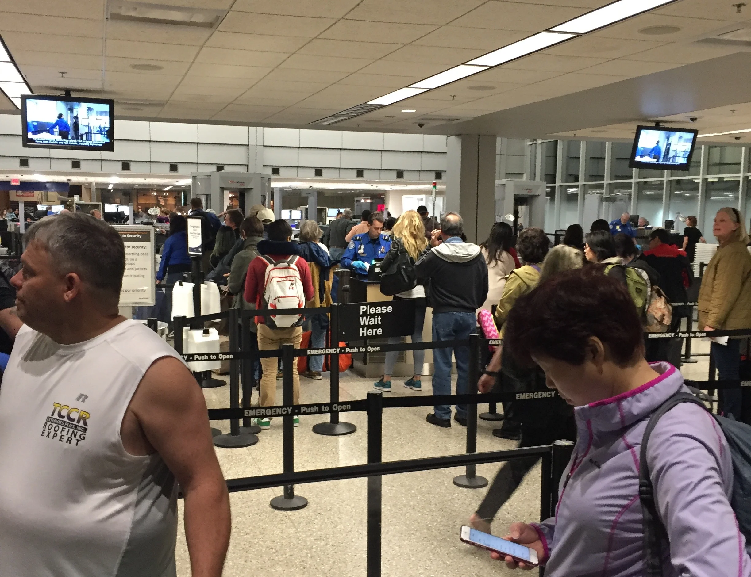 Security-queue-MSP-north2.jpg