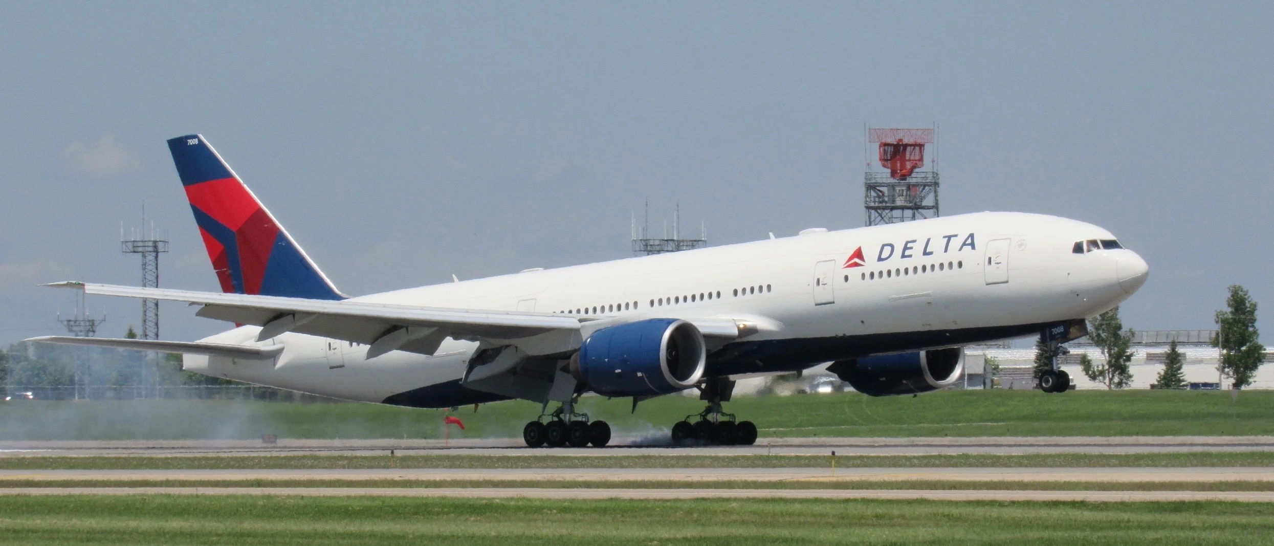 Delta-777200-landing-MSP.jpg