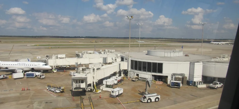 In 2018, only two "banjos" remain, on the north side of Terminal B. These will get torn down in the early 2020s and replaced with more-conventional concourses.