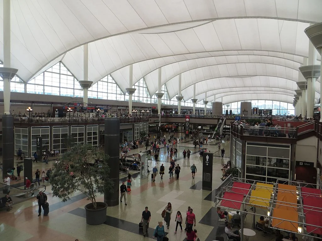 Image of International Arrivals area by Sunnya343 via Wikimedia Commons, CC 4.0 license