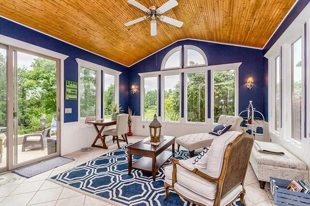 Loving this color scheme..
.
.
.
.
#realestatephoto #realestatephoto #photographyforrealestate #metrodetroitrealestate #realtor