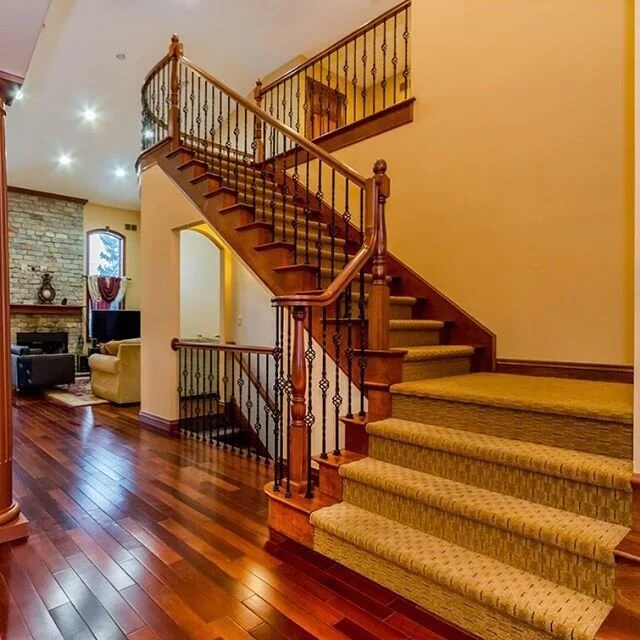 What a beautiful #staircase.
.
.
.
.
#realestate #realestatephotography #realestatephotographer #realestatephoto #eastdearborn #dearborn #dearbornmi #metrodetroitrealestate