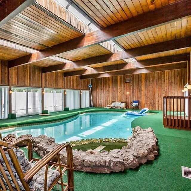 In honor of the snowstorm about to hit tomorrow, who wants an #indoorpool at their house?
.
.
.
.
.
#photographyforrealestate #metrodetroitrealestate #realestatephotography #detroit #palmerwoodsdetroit #realtor #realestatephoto