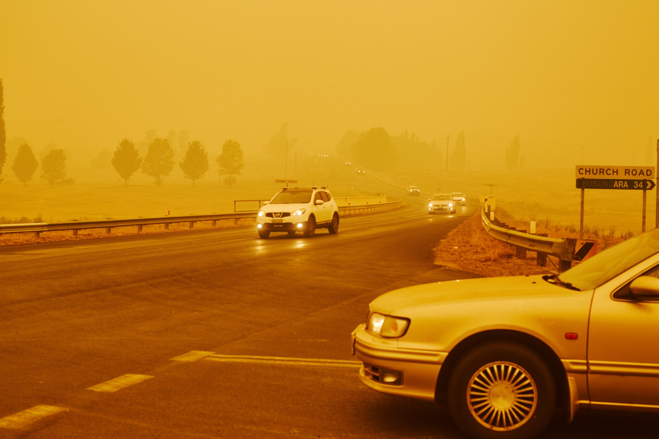  Black summer bushfires, 2019  Cars streaming towards the safety of towns in the north. 