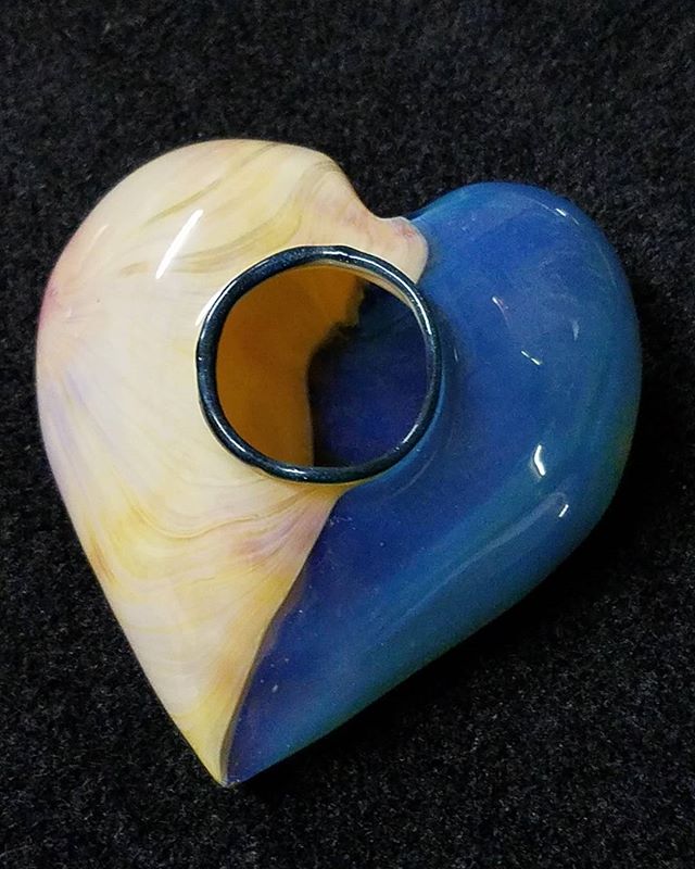 Heart Jar made for a friend to help heal a broken heart. Spread love everyday, and Happy Halloween!

#heart #jar #love #halloween #melterglass #glassofig #glassjar