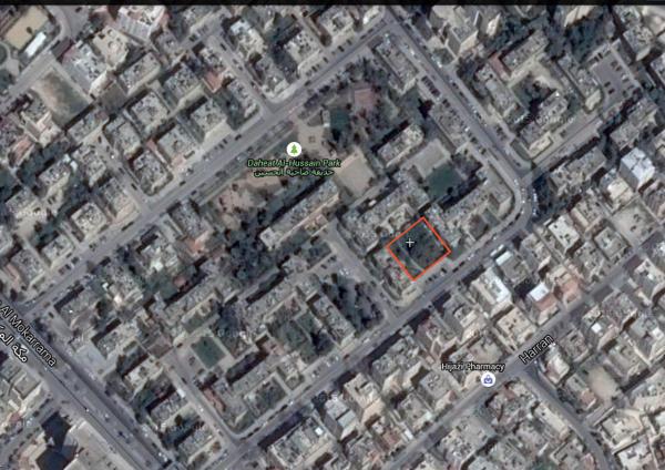   Aerial view showing the green pocket’s location   لقطة جوية تبين موقع المساحة الخضراء  