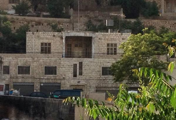   General view of the Khalaf Tell house.   لقطة عامة لمنزل خلف التل  