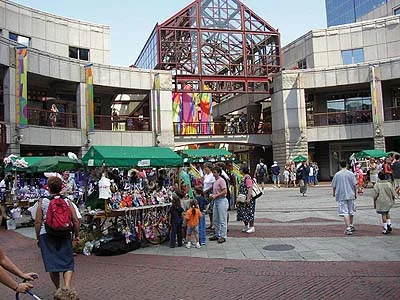  An exterior makeshift market area. (The Jordan Times)