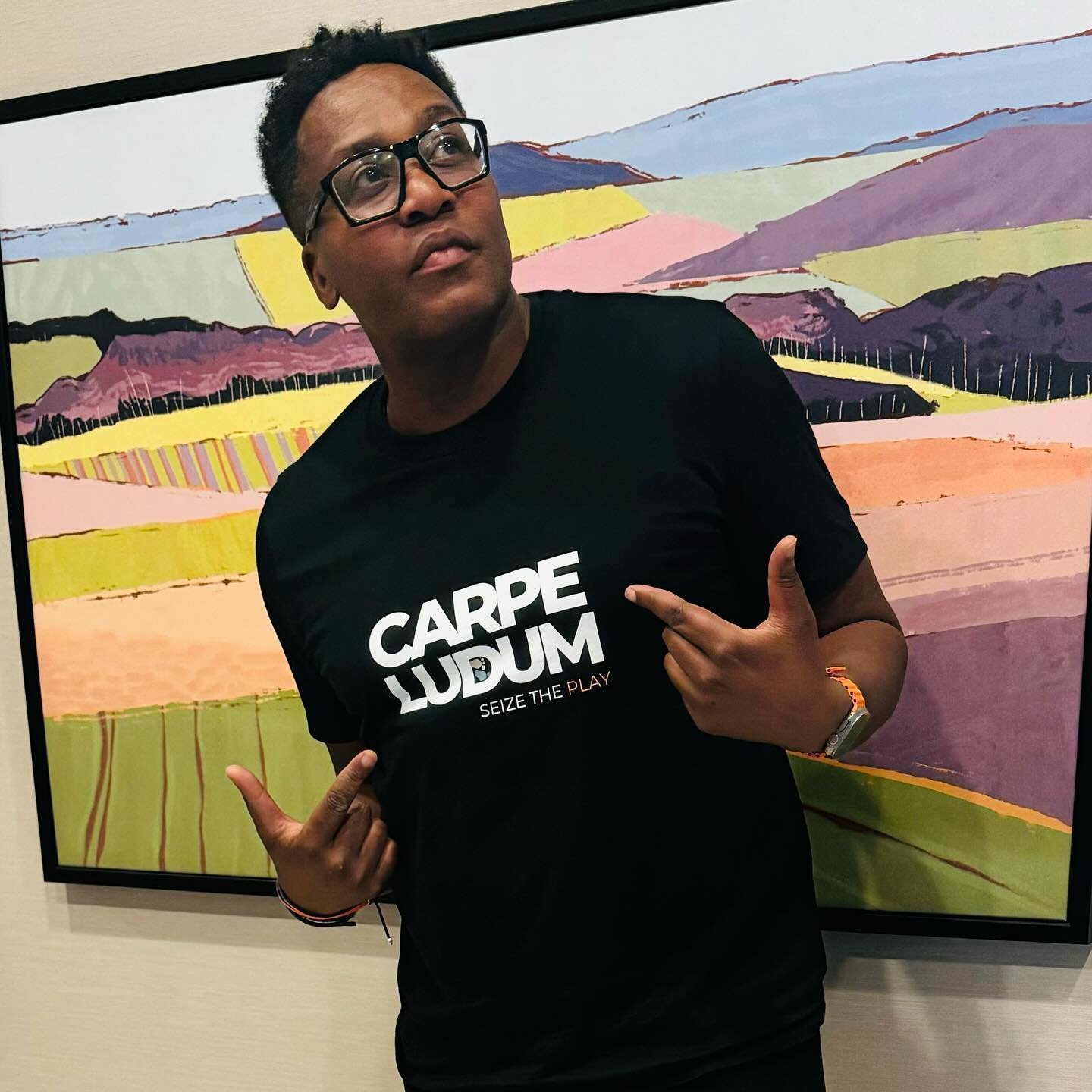 Sometimes you have to seize the play! Carpe Ludum. 🌟 Let&rsquo;s make every moment count with joy and laughter! 

#LivePlayfully #SeizeTheDay #darryledwards #primalplaymethod&reg;️ #newtshirtdesign