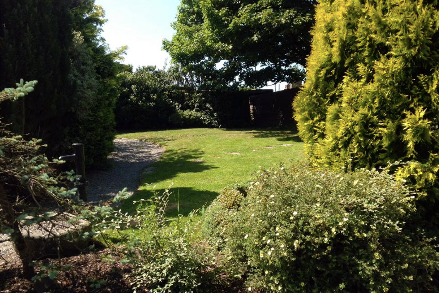 THE COURTYARD GARDEN