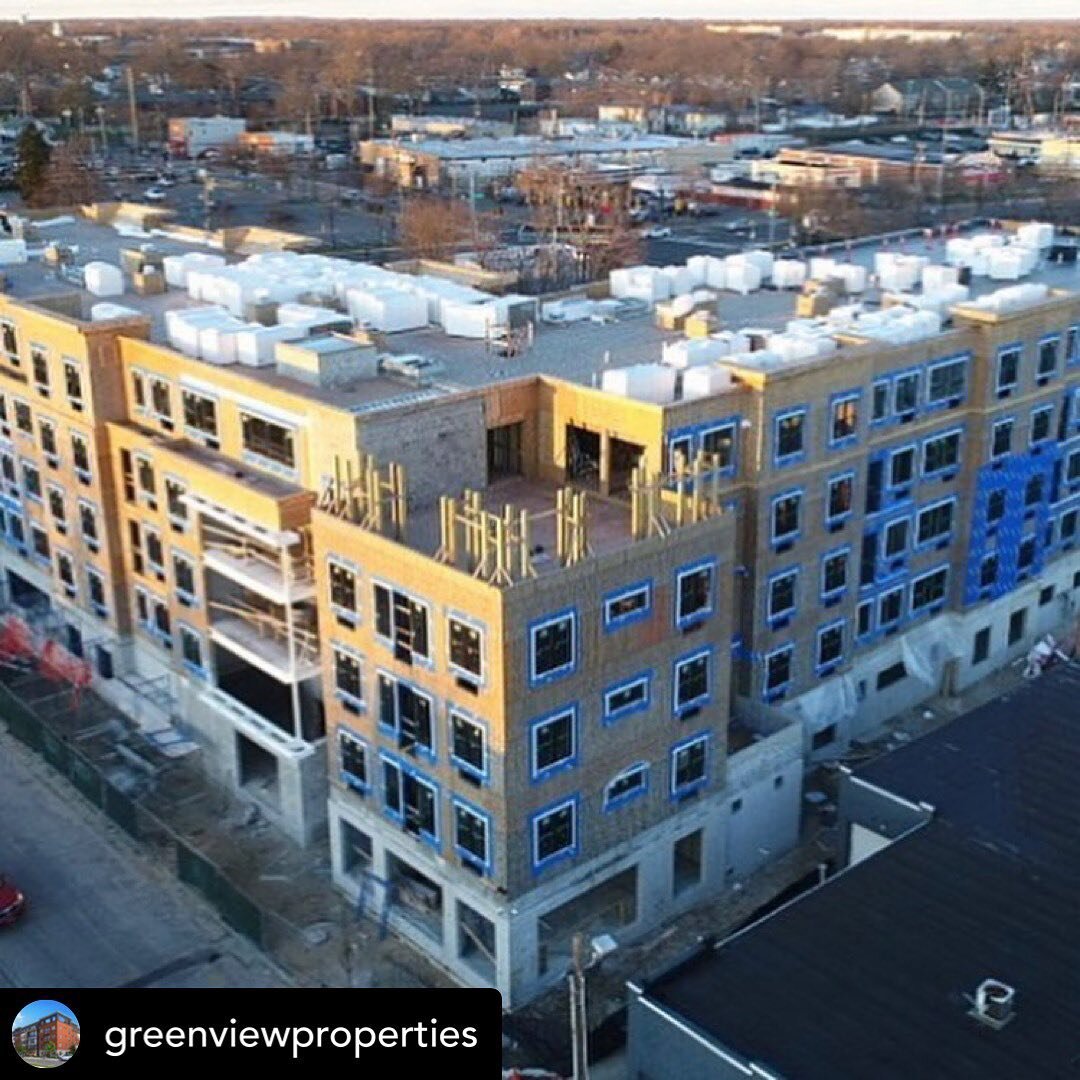 Work is getting done! @greenviewproperties #BAprojects #architects #bayshore #newyork #longisland #wednesday #development #mixeduse #apartment #rooftop #construction