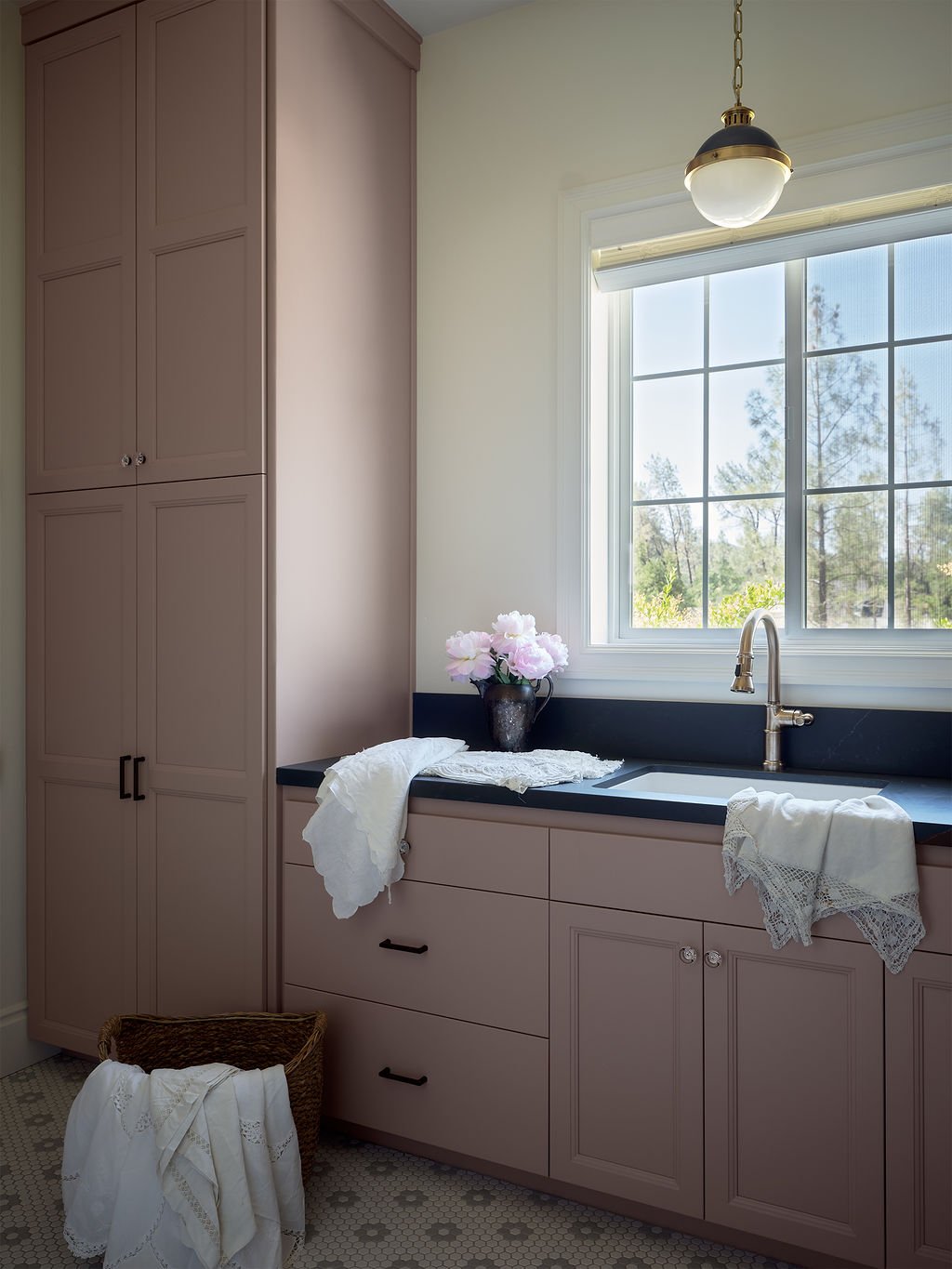 StudioColomba_Redding_010715laundryroom.jpg