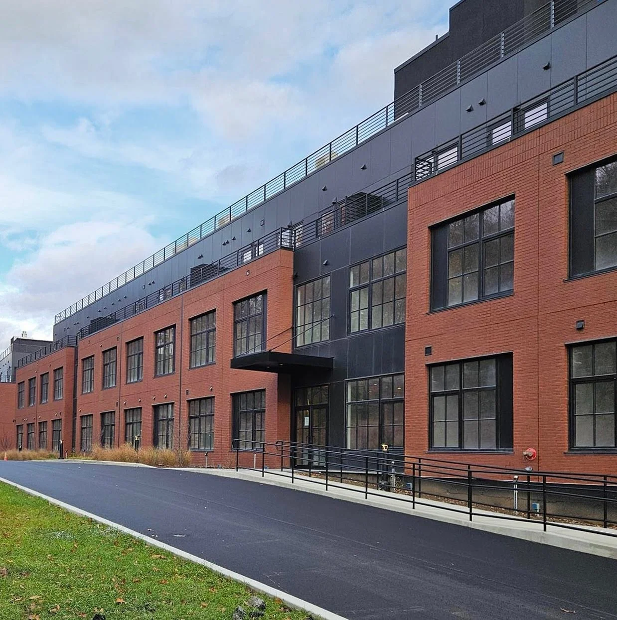 Tioronda Ave
Mixed-Use Development

More Photos of Phase 1

#beaconny #klinkerbau #brick #mehrfamilienhaus #upstatenewyork #architecture