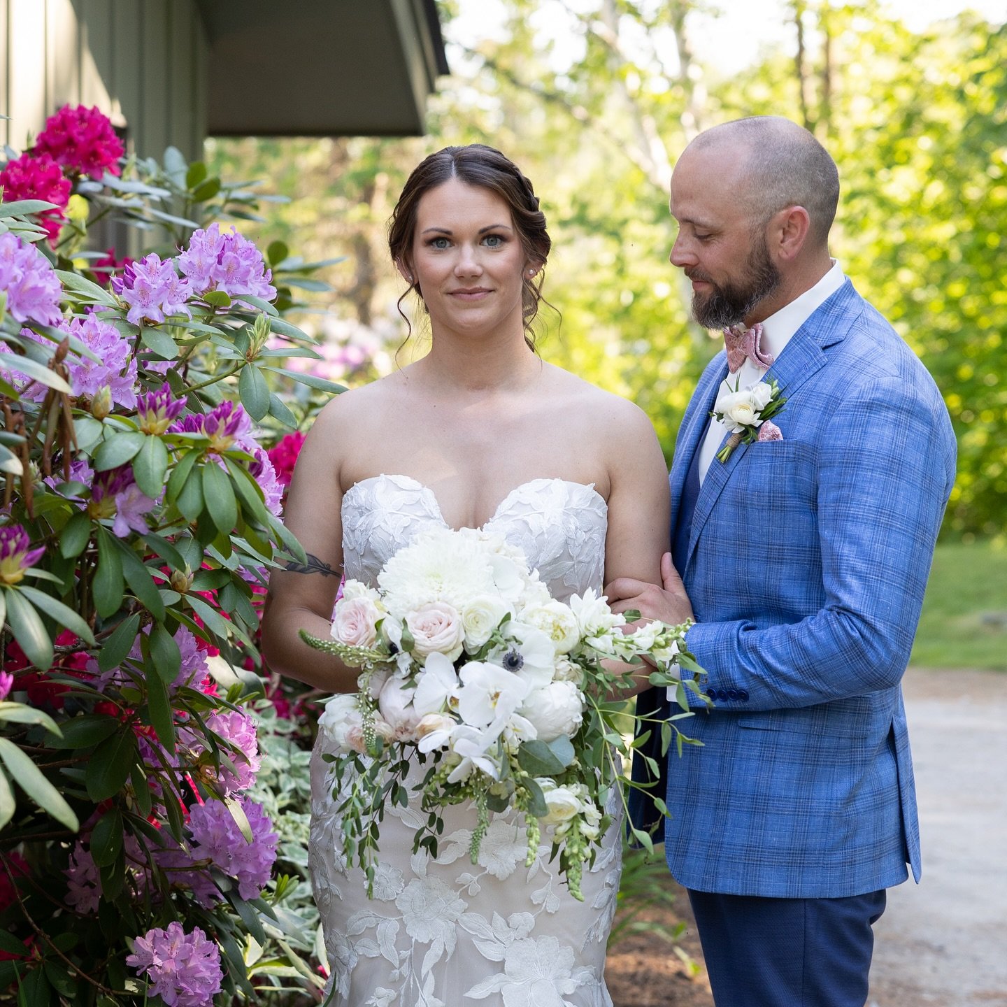 Happy 1st Anniversary to @becca.adams24 and @alexfromvermont . It was so har to choose just a few photos from your gorgeous wedding day! 
#vermontweddingphotographer #vermontbyvermonters #vermontelopementphotographer #runawayandgetmarried 

Venue: @m