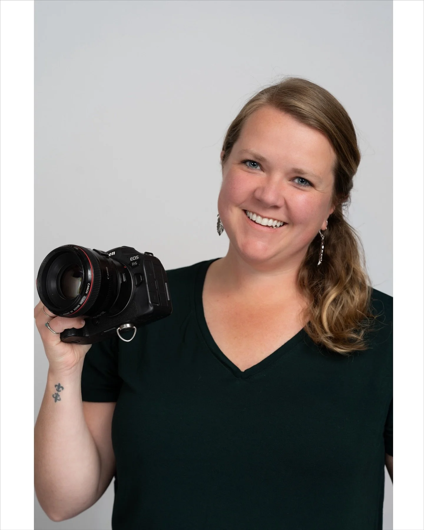 Hey, I&rsquo;m Gabby!
Photography has been a part of my life for nearly two decades, and has taken me through countless stories, faces and beautiful moments that make this profession so rewarding.
I&rsquo;m a moment-driven photographer who believes t