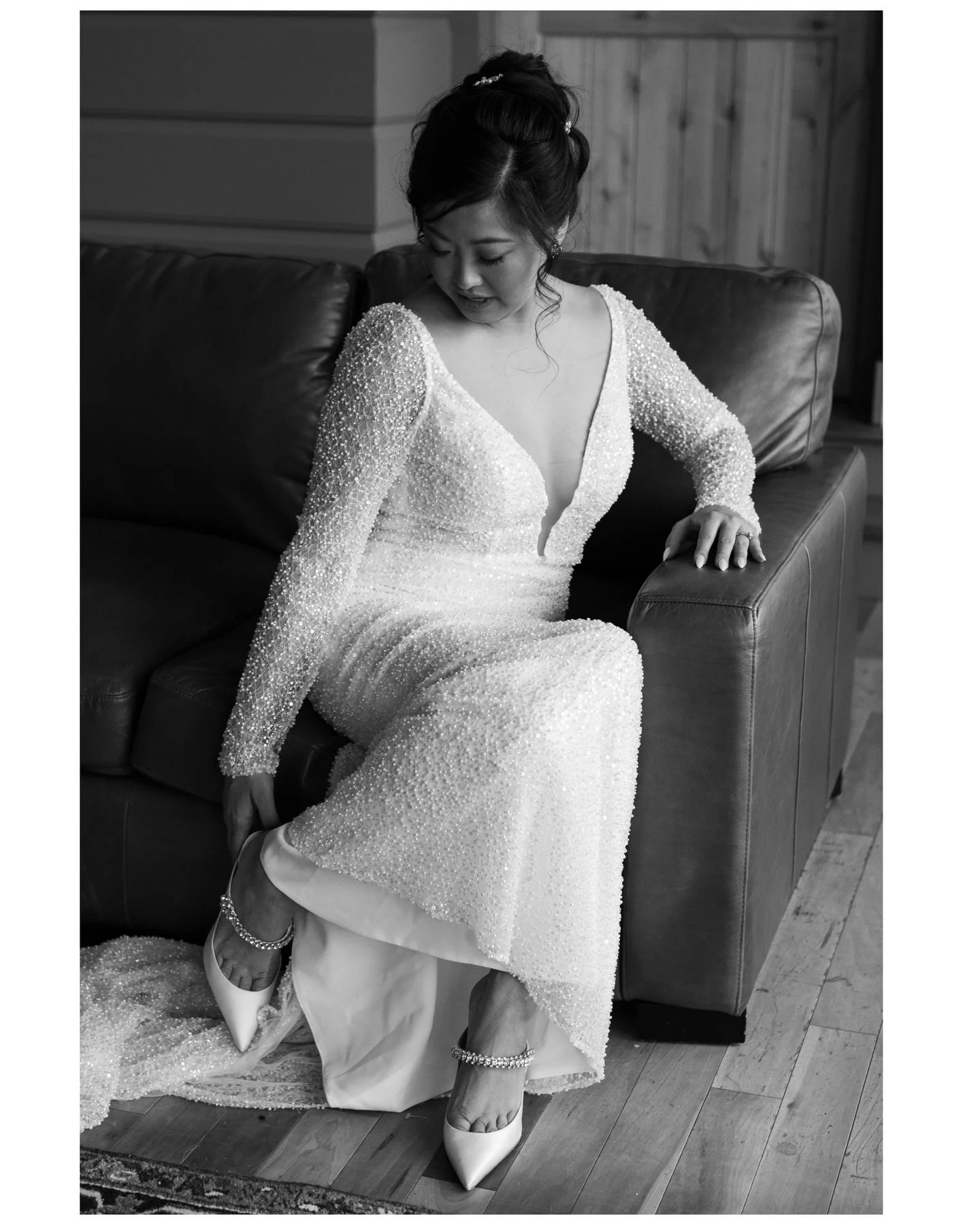 We wrapped up 2025 with Amelia and Matt at the ever gorgeous @mountaintopresort It was perfection. We had decent temperatures for Winter, we had the beautiful snowy backdrop, and we had the best team on it all day! I am in awe of their love story, an