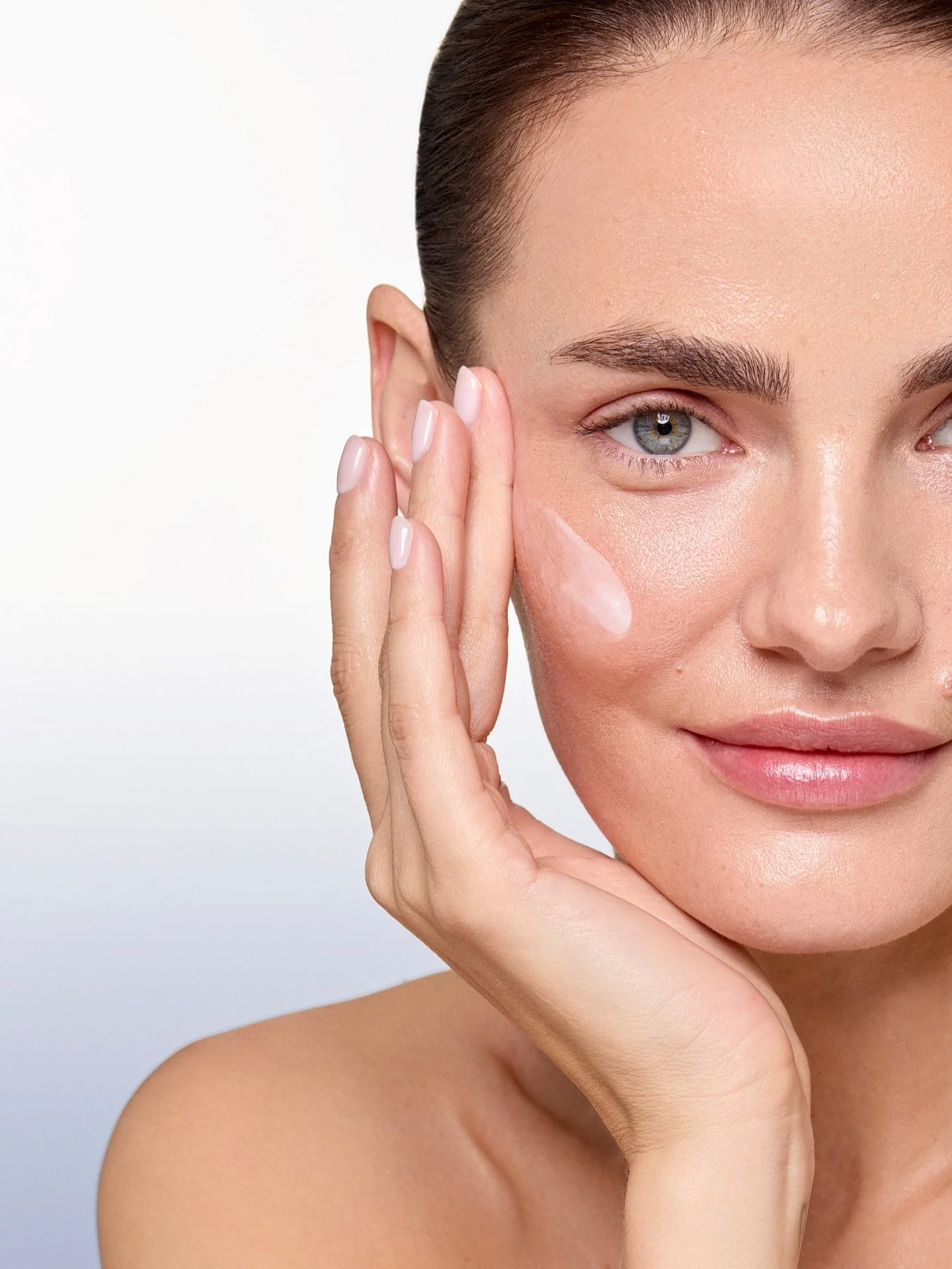 🧊🧊🧊 @111skin Cyro Revitalising Moisturiser Campaign 
#MODEL @ada.wrzesinska 
#MUA @danibastosbeauty 
#HAIR @bydaniellelaverty 
#PHOTOGRAPHER & #RETOUCH @sarahbrownphoto 
#beautyphotography #studiophotography #macrobeauty #beauty #londonphotog