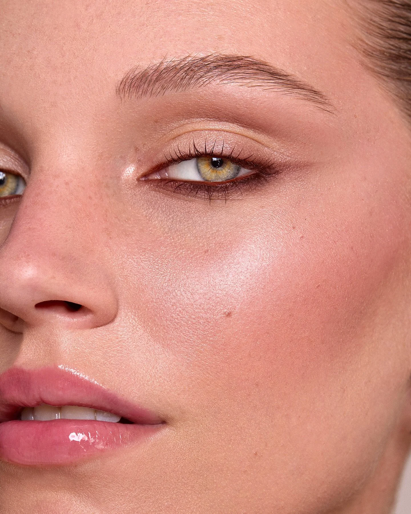 🔍✨
#MODEL @antonia_elghali 
#MUA @nikki_makeup 
#HAIR @willisgalbraithhair 
#PHOTOGRAPHER & #RETOUCH  @sarahbrownphoto
#beautyphotography #studiophotography #macrobeauty #beauty #londonphotographer #beautyeditorial #profoto #canon #phaseone #ret