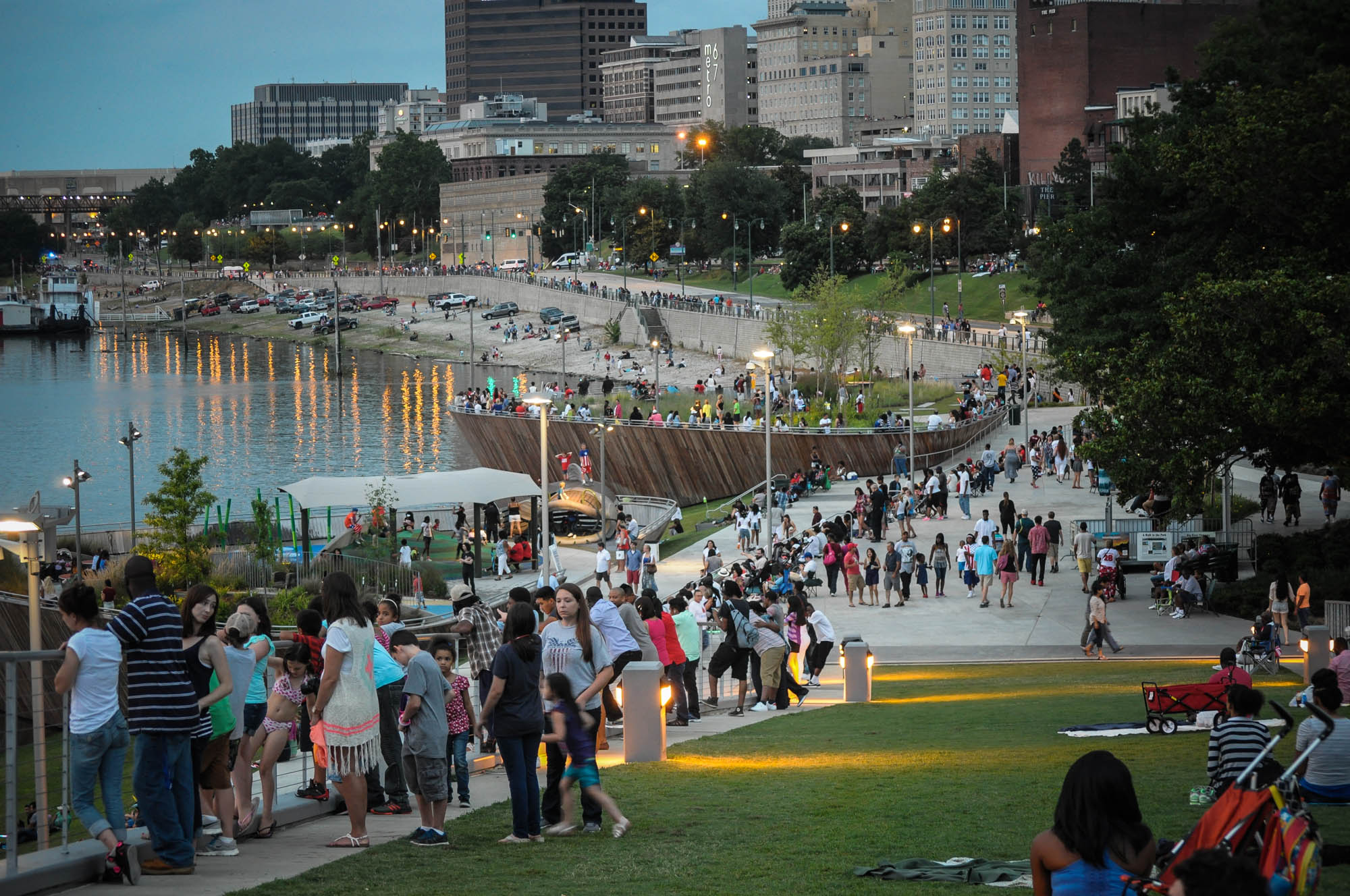 Fireworks at Mud Island 0064.jpg