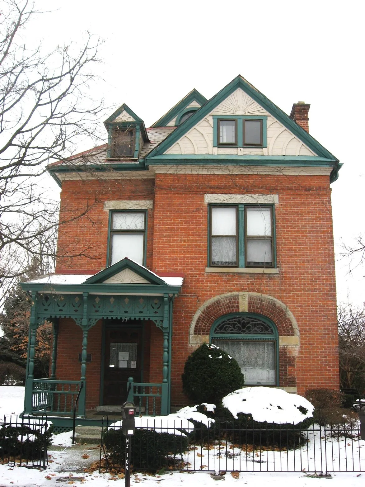 HouseWinterWeb.jpg