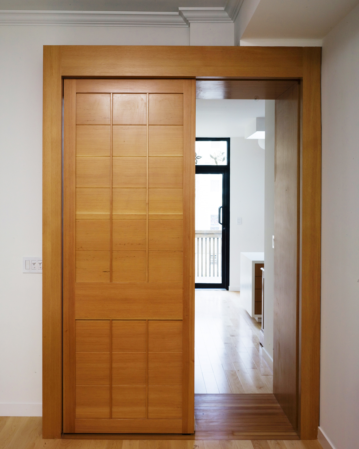 10_Harlem_DressingDoor2.jpg