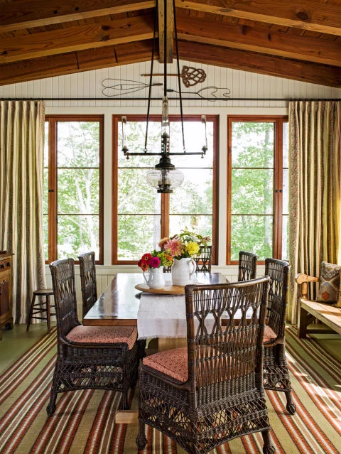 cabin-dining-room-1115.jpg