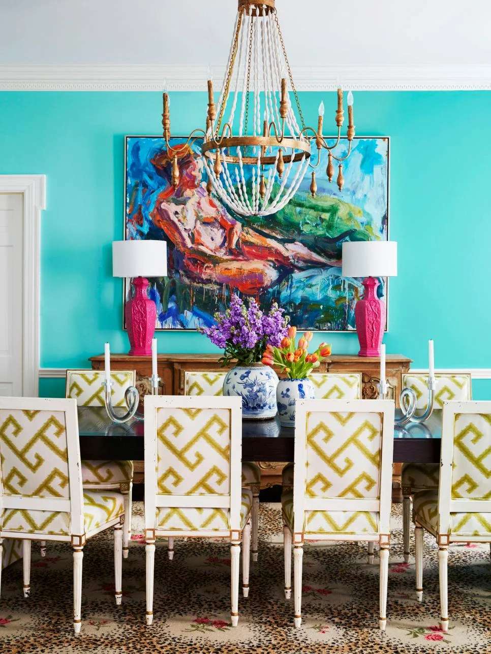 RX-HGMAG038_Color-Tricks-085-dining-room.jpg.rend.hgtvcom.966.1288.jpeg