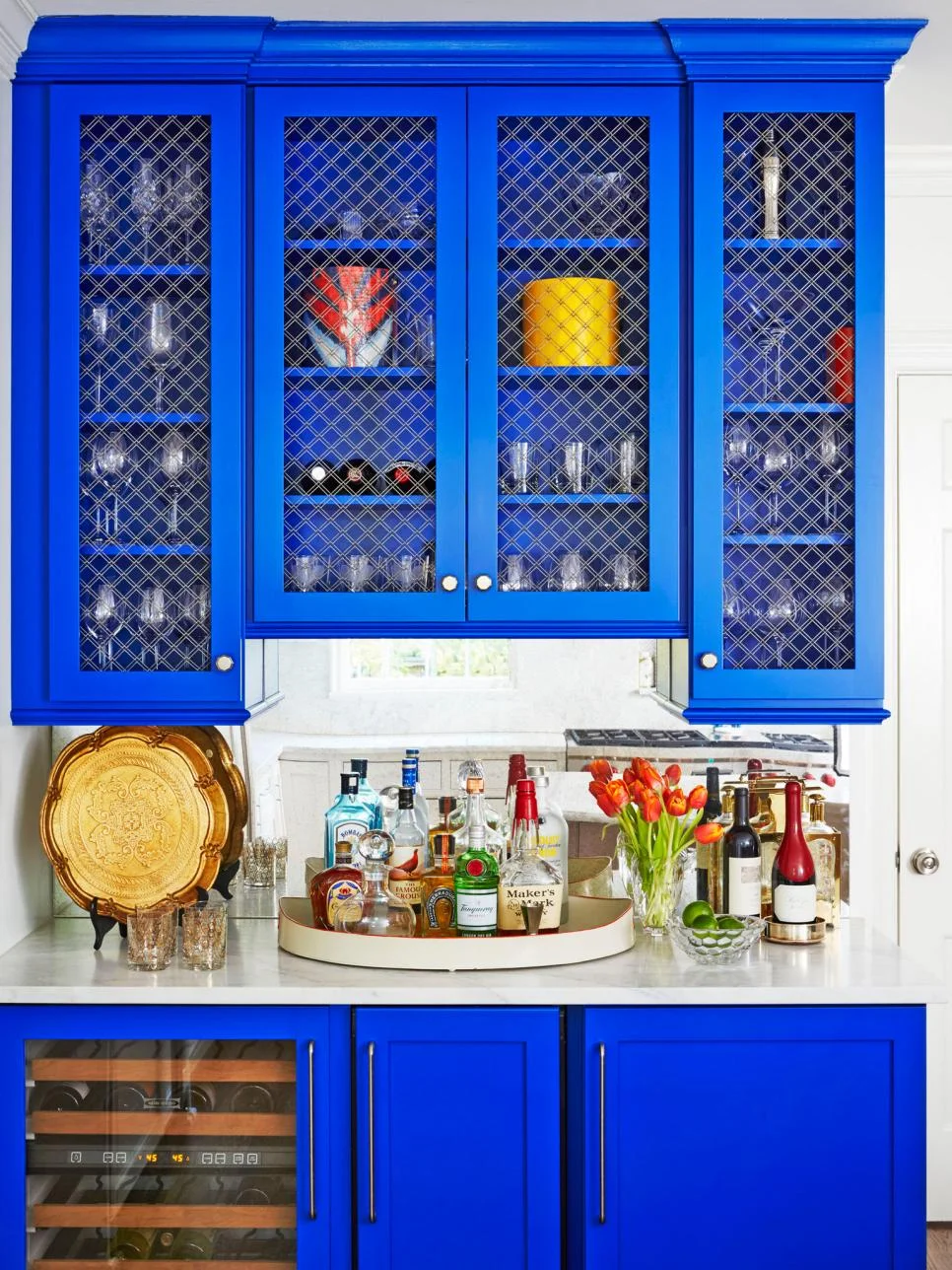 RX-HGMAG038_Color-Tricks-088-pantry.jpg.rend.hgtvcom.966.1288.jpeg