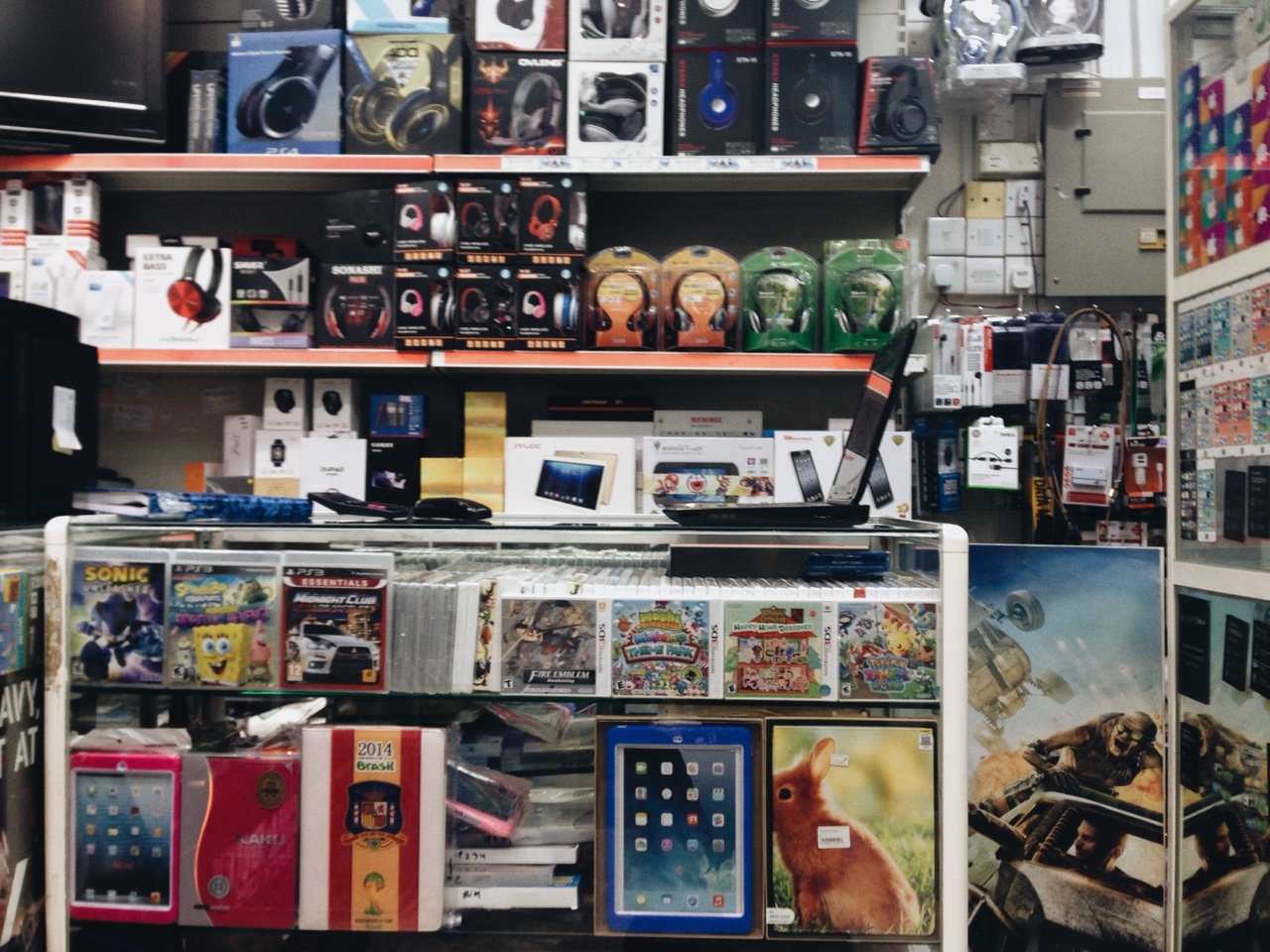 Video games dealer in Madinat Zayed