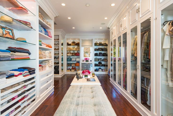 Real housewife Yolanda Foster's Malibu home walk in closet is so PRETTY we could live in it! 