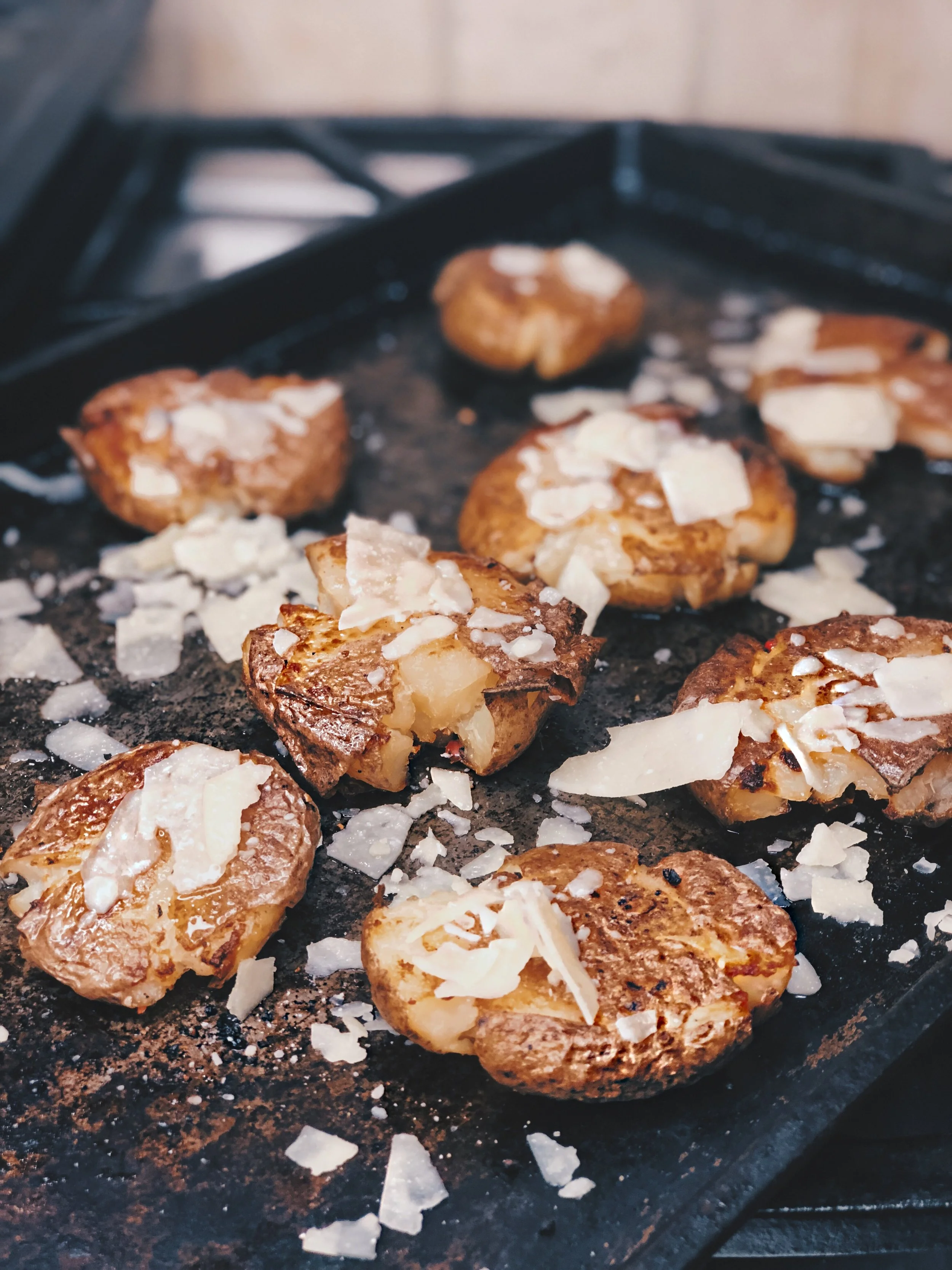 Crispy Smashed Parmesan Potatoes — The Pretty Feed