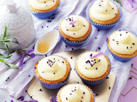 9b701052ec440341ef345aafa3aeacc8--lavender-cake-creative.jpeg