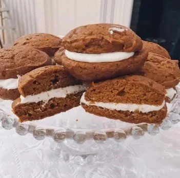 Pumpkin Whoopie Pies With Maple Cream Cheese Filling