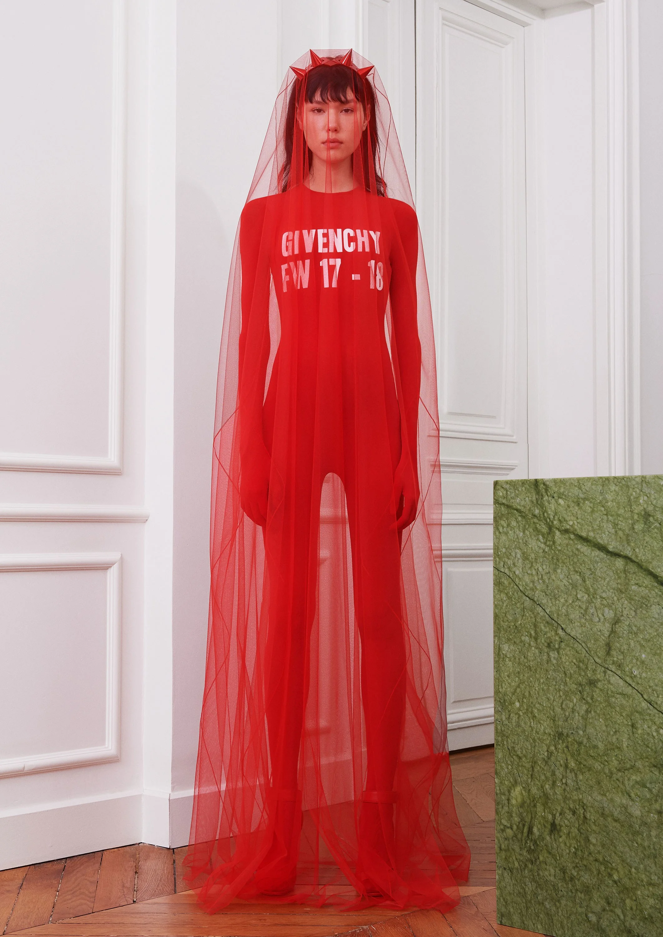 01-givenchy-rtw-fall-2017.jpg