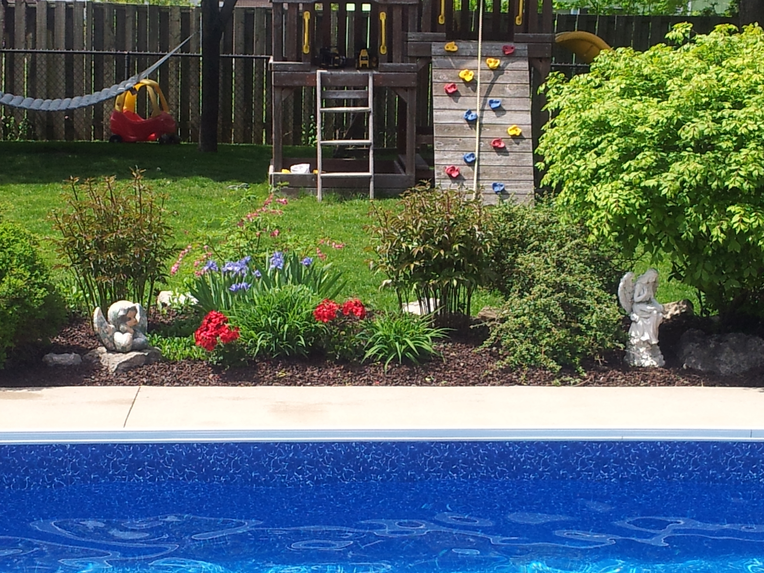 poolside mulch2.jpg