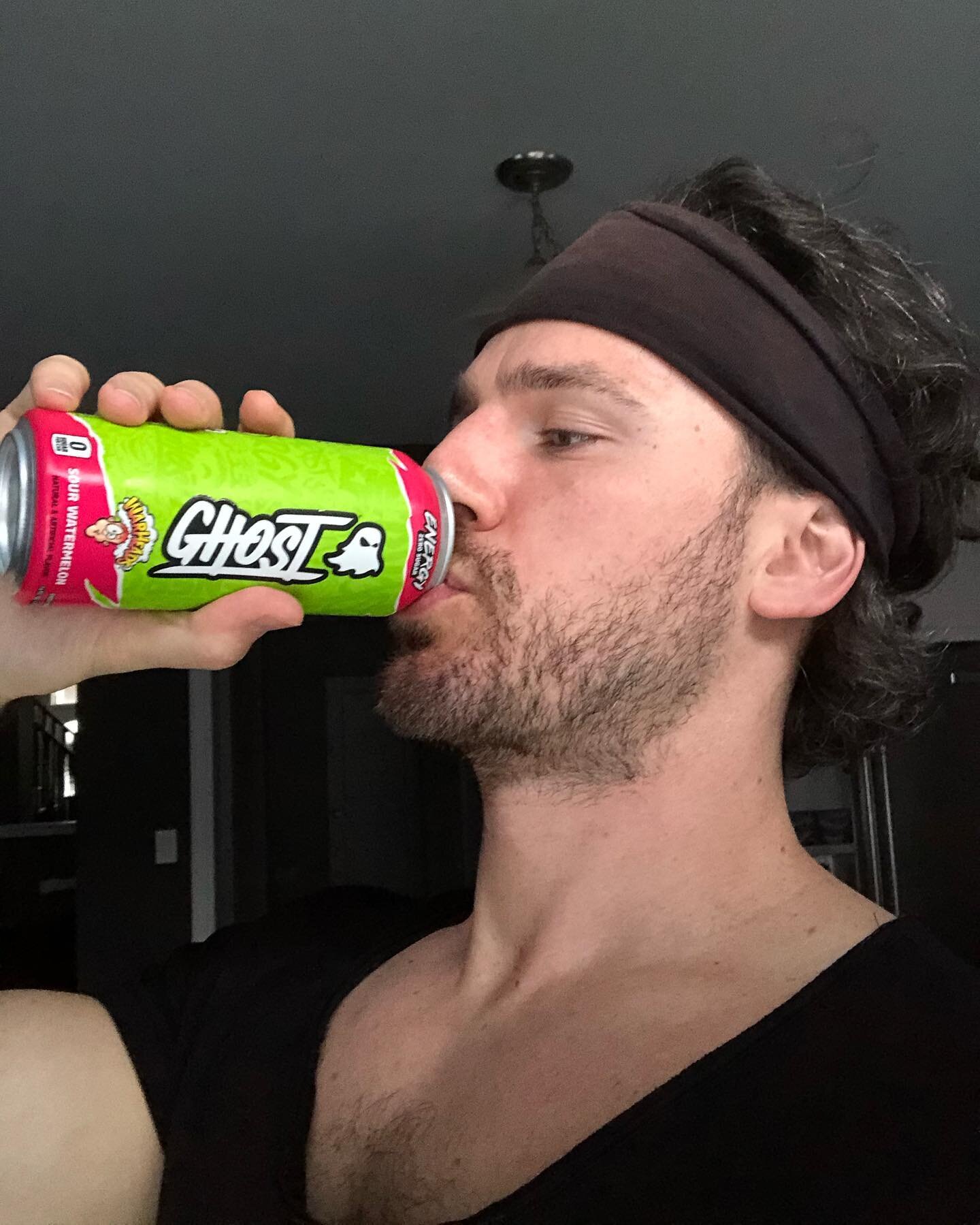 Workout today fuelled by a bit of food and this @ghostlifestyle @ghostlifestyleca energy drink. Tasty caffeine drink with zero sugar. Tastes like sour watermelon candy. Something about a carbonated pre that just takes me to the next level. #justtrain